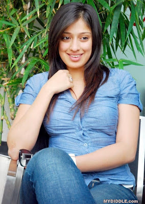 Lakshmi Rai Hot Candid Photoshoot in a Tight Shirt image