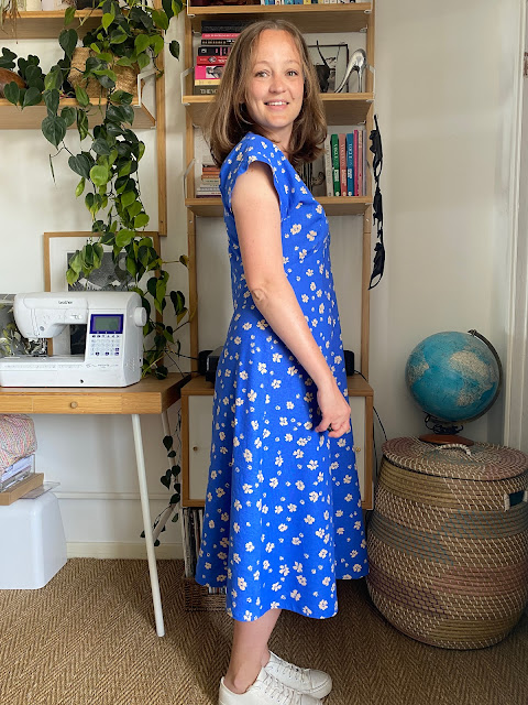 Diary of a Chain Stitcher: Tessuti Lois Dress in Floral Linen Blend from The Fabric Store