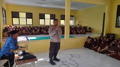 Peduli Generasi Muda, Bhabinkamtibmas Polsek Kopo Polres Serang Penyuluhan dan Sosialisasi Ke Sekolah