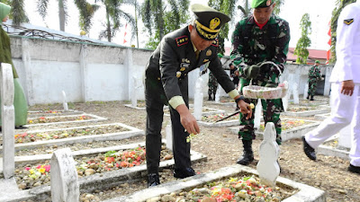 Menjelang HUT TNI Ke -78 Kodim 0117/Aceh Tamiang Gelar Ziarah Dan Tabur Bunga