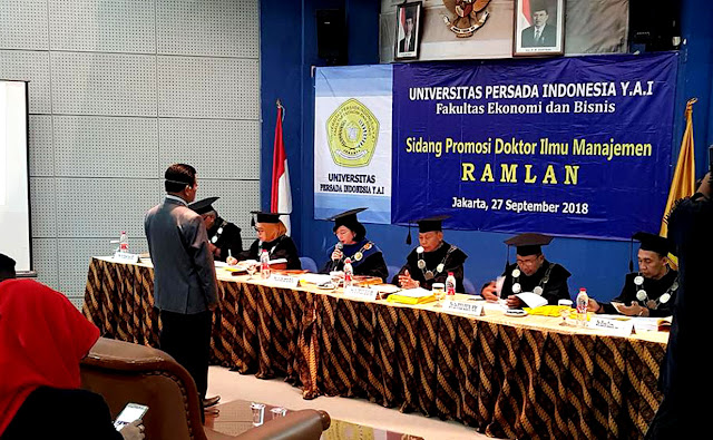 Susana sidang promosi Doktor H. Ramlan Badawi ( foto: fb Munandar Wijaya) 