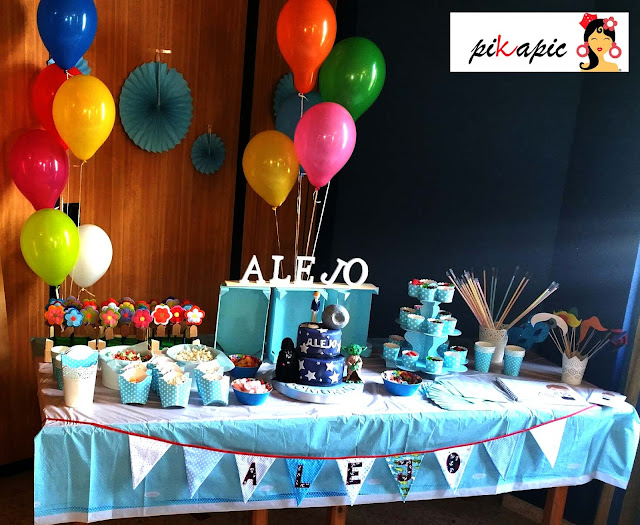 Mesa dulce con banderines decorativos. Alejo. Pikapic