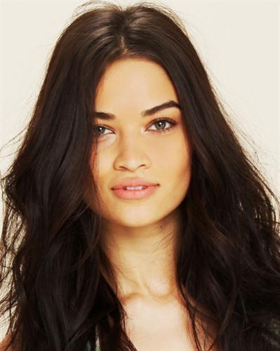 Shanina Shaik Curly Hairstyles