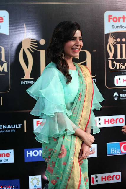 Samantha Ruth Prabhu Smiling Beauty in strange Designer Saree at IIFA Utsavam Awards 2017  Day 2  Exclusive 04.JPG