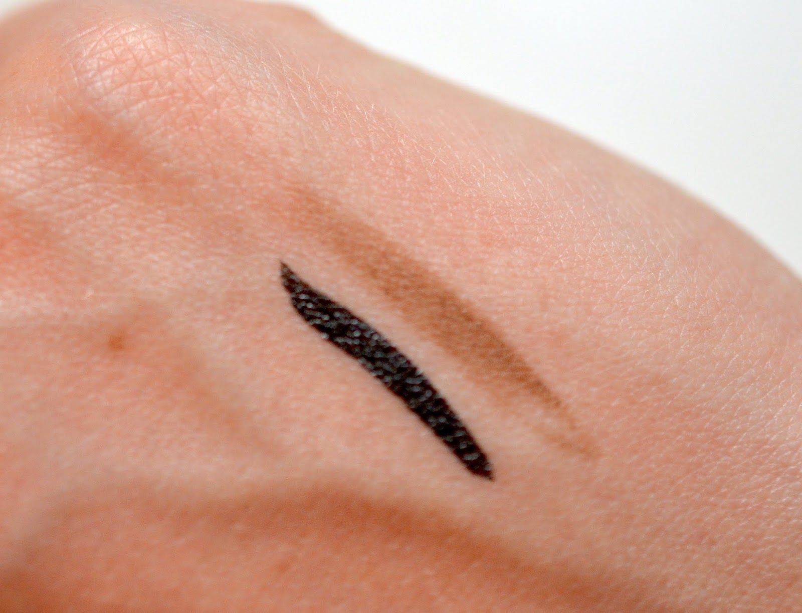 LIQUID LINER SWATCH