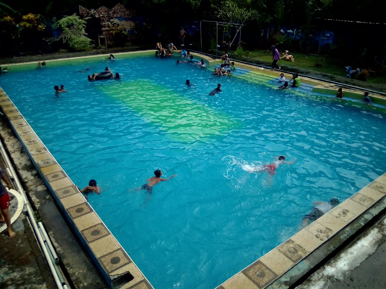 Wisata Pemandian Popoh Waterpark Blitar
