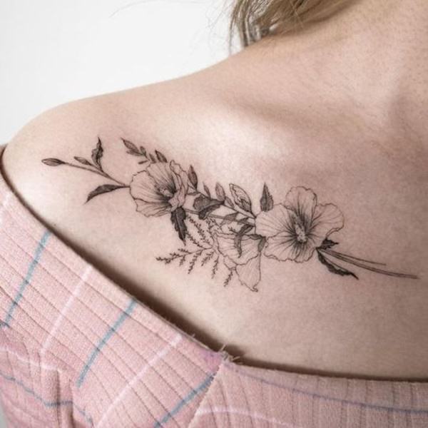 Tatuagens femininas na clavícula