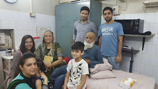 Komal Rizvi Selfie with Edhi Sahab Becomes Controversial on Social Media