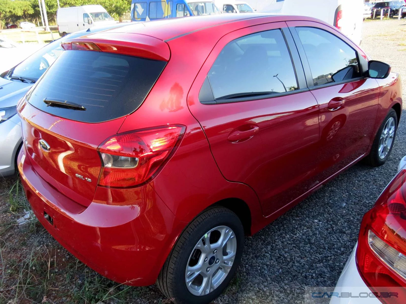 Novo Ford KA SEL 1.5 2015 - vermelho - traseira