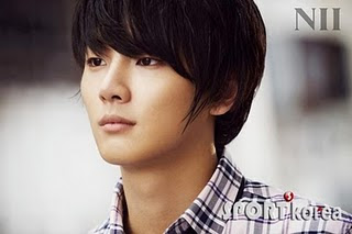 ... dreams membuat dia dikenal banyak orang. dia adalah yoon si yoon