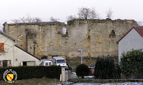 MOUSSON (54) - Le village fortifié et le château