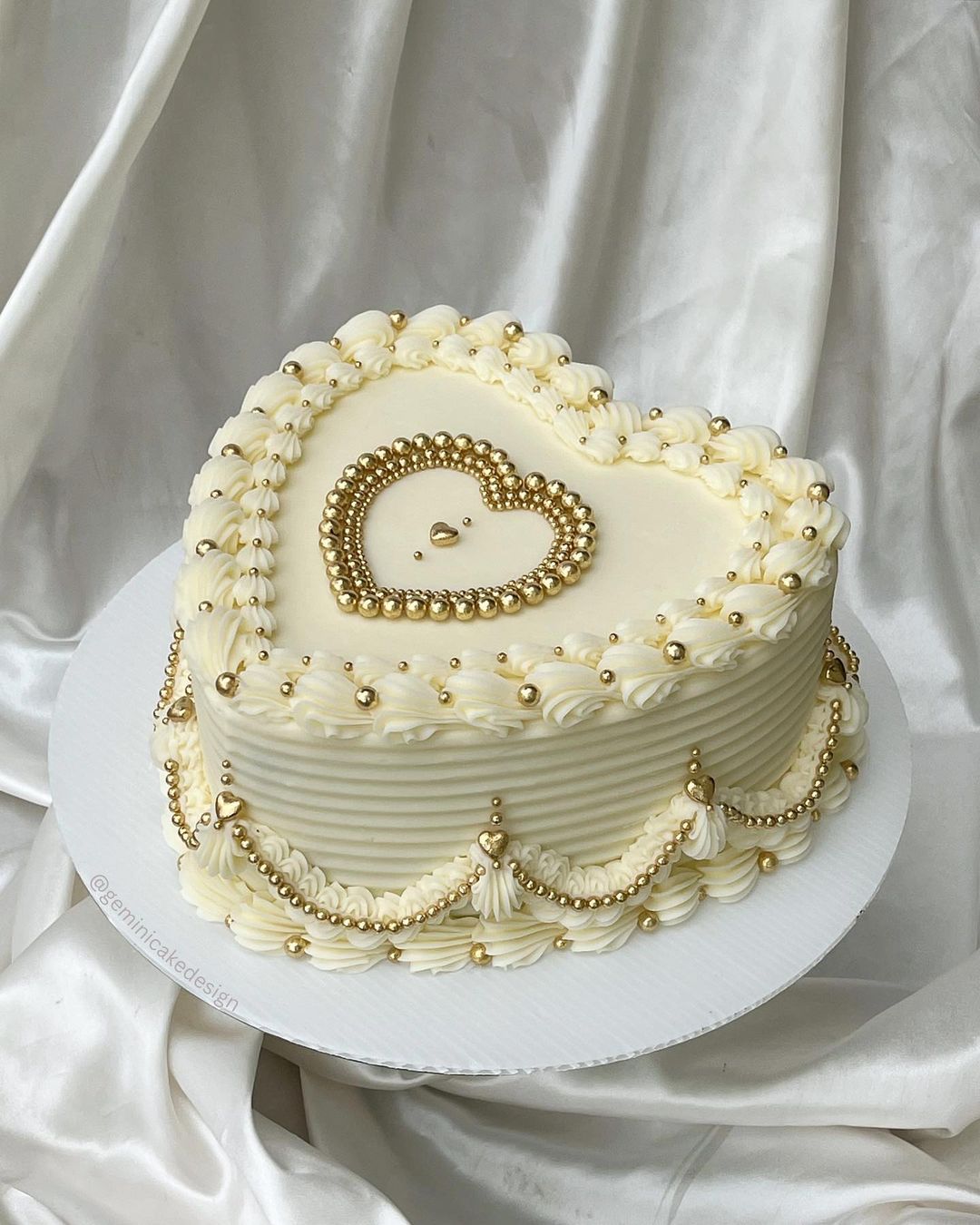 Cake designs that are perfect for both weddings and birthdays