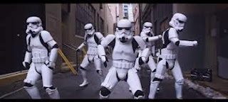 Des Stormtroopers qui twerk