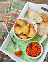 Patatas al horno con romesco