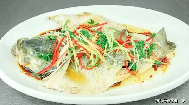 Người trung niên và cao tuổi nên ăn 8 món này để bồi bổ xương khớp