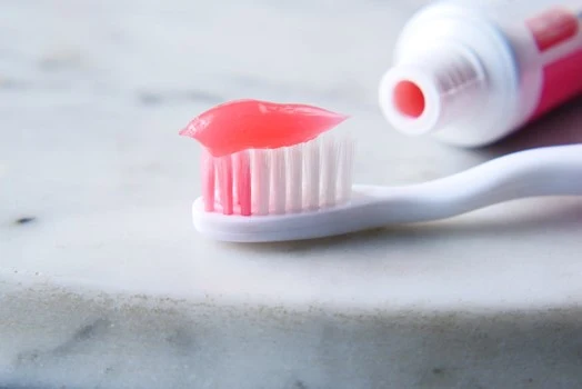 ما هي معاجين الأسنان المبيضة؟