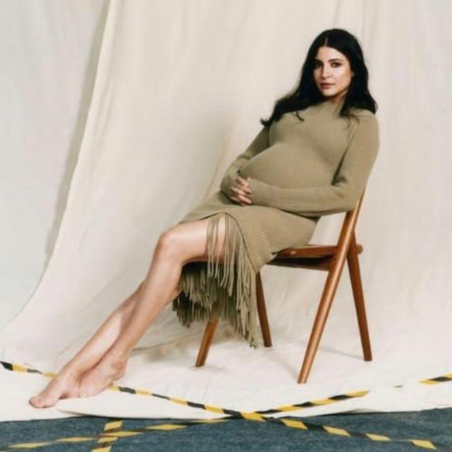 Anushka Sharma pregnant baby bump dress bollywood actress
