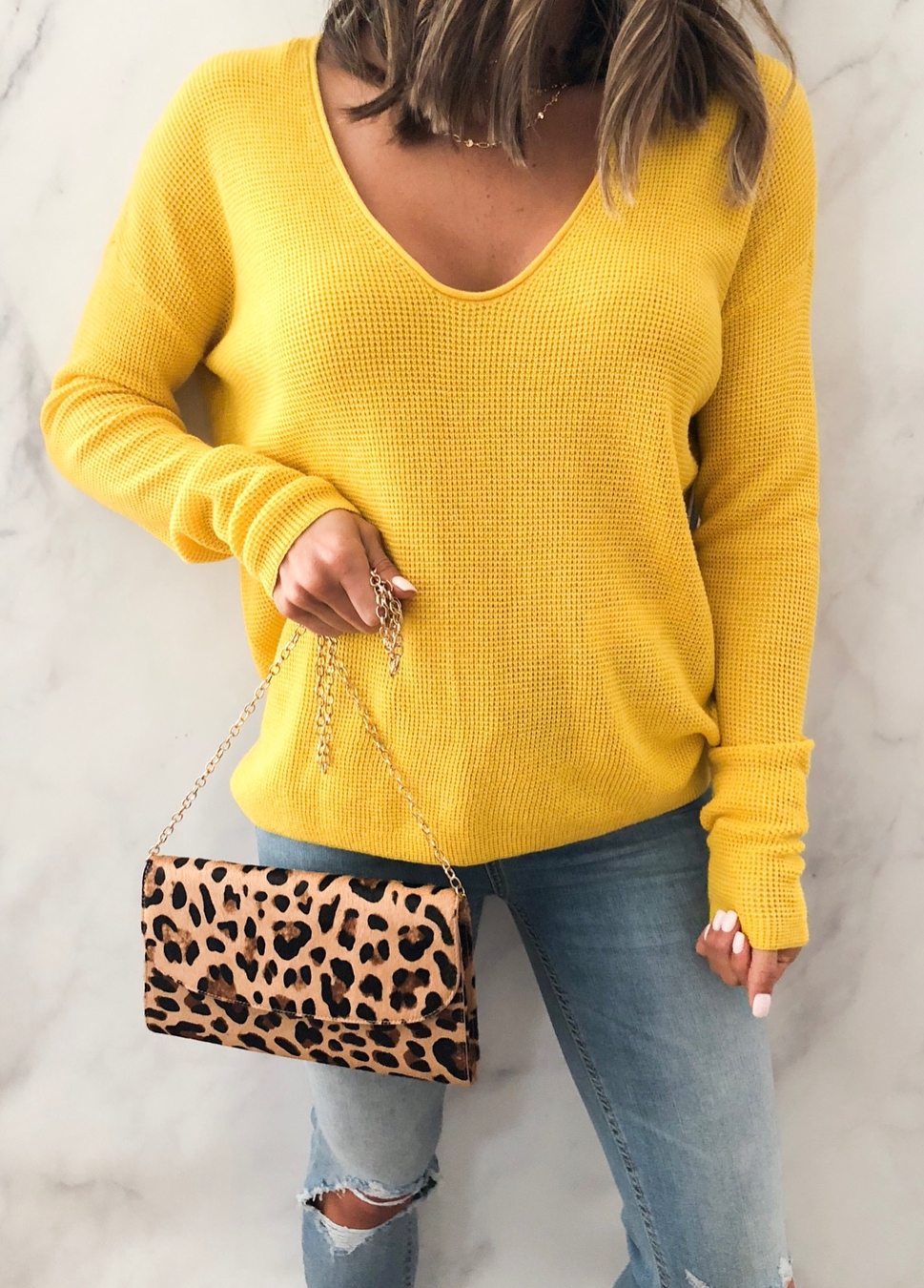 how to style a leopard bag : yellow v-neck sweater + skinnies