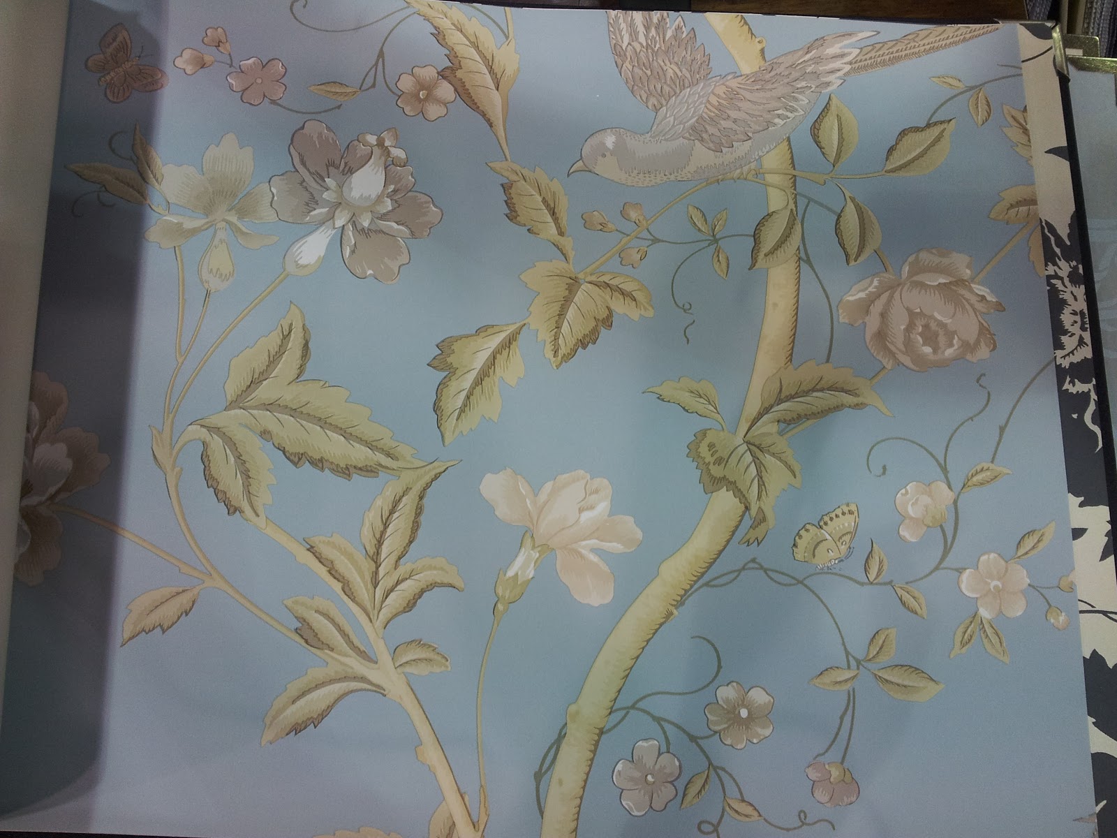 Chinoiserie DIY wallpaper installation: Before & After title=