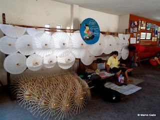 SOMBRILLAS DE BOR SANG, CHIANG MAI. TAILANDIA