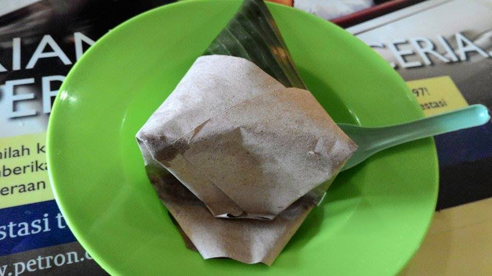 Surat Khabar Daun Pisang