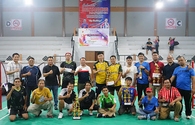Tournament Badminton Kapuas Hulu Master 2024 Telah Usai, Pasangan Pelajar Ini Mampu Bersaing dengan Umum