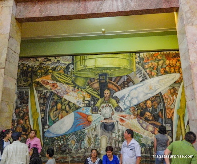 "O Homem controlador do universo" de Diego Rivera no Palácio Nacional de Belas Artes do México