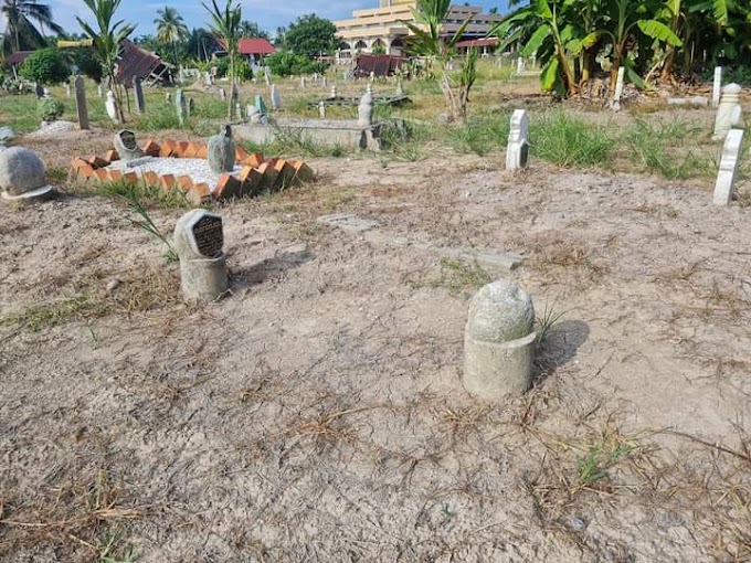 Makam Kiyai Ikhsan Bin Imam Supardi di Masjid Kampung Tebuk Pulai