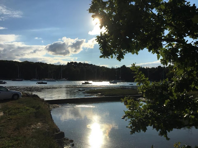 Le crépuscule, la marée, les barques, coucher de soleil, le golfe du morbihan, le miroir de l’eau, les mirages, ciels nuageux, la tombée du jour