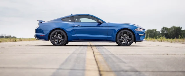 Ford Mustang Stealth Edition / AutosMk