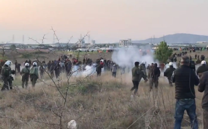 Άγρια επεισόδια με «πρόσφυγες» στην Θεσσαλονίκη (Πολλά Βίντεο)