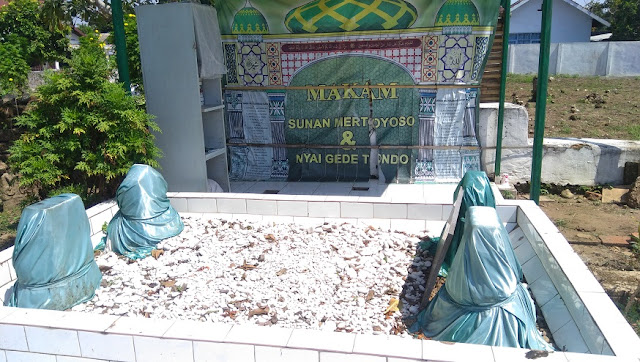 makam Sunan Mertoyoso