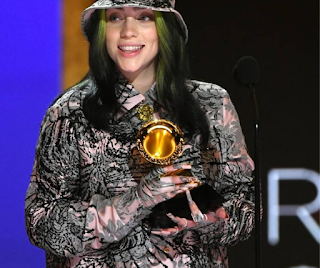 Grammy Awards (63rd) were held in Los Angeles. The unique social distance was held in combination with fashion.