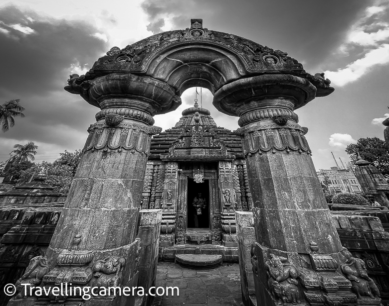 The entrance of the temple features a magnificent torana (arched gateway) adorned with mesmerizing sculptures of various deities and celestial beings. The temple's exterior is adorned with intricately carved figures like dancing apsaras (celestial dancers), intricate foliage, and mythical creatures that seem to come to life in the stone.