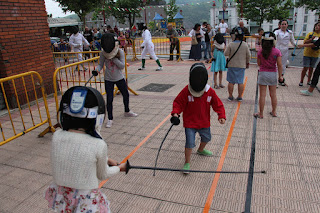 Exhibición de esgrima en las fiestas de Llano