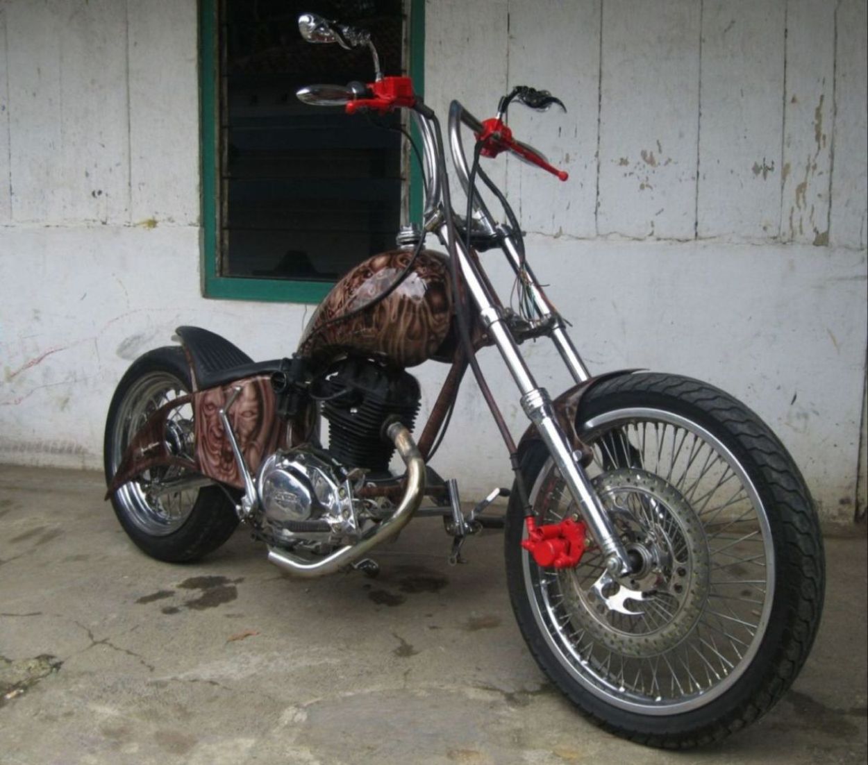 MOTOR LAWAS