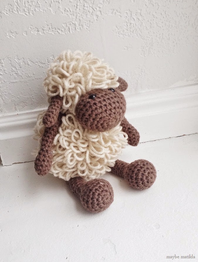 Crochet Sheep // www.maybematilda.com