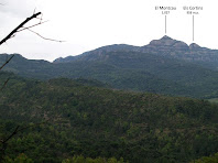 El Montcau i els Cortins des de l'avituallament de prop del Coll de Lligabosses