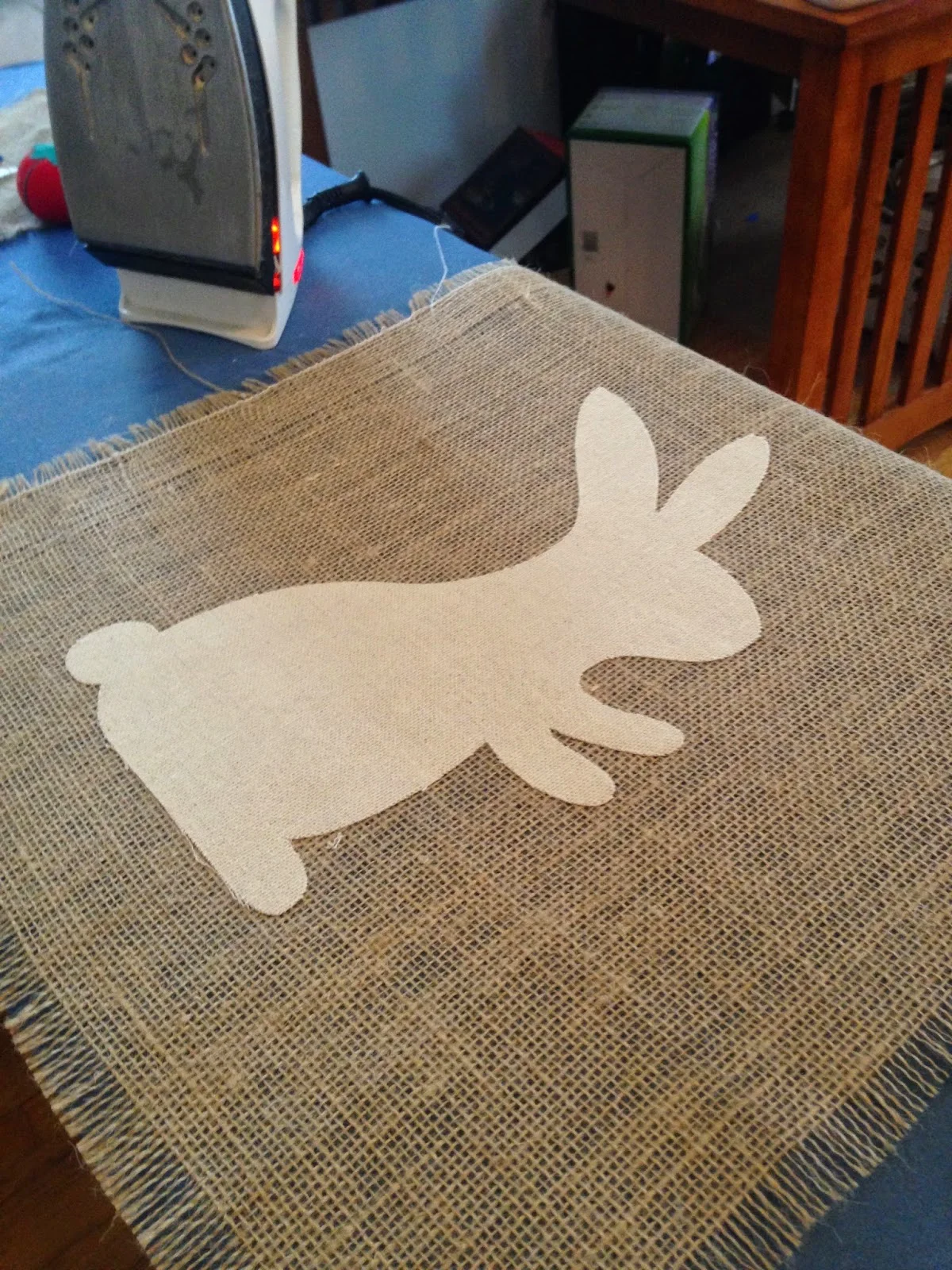 Silhouette project, Silhouette idea, easter bunny, table runner, burlap, iron