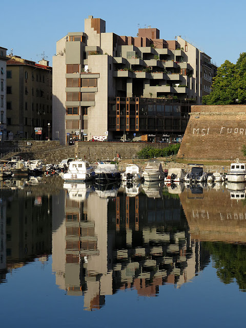 Building reflected in the basin of the Fortezza Nuova, Via degli Avvalorati, Livorno