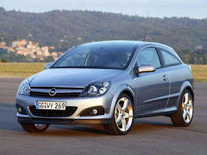 Opel Astra GTC with Panoramic Roof 2005 (2)