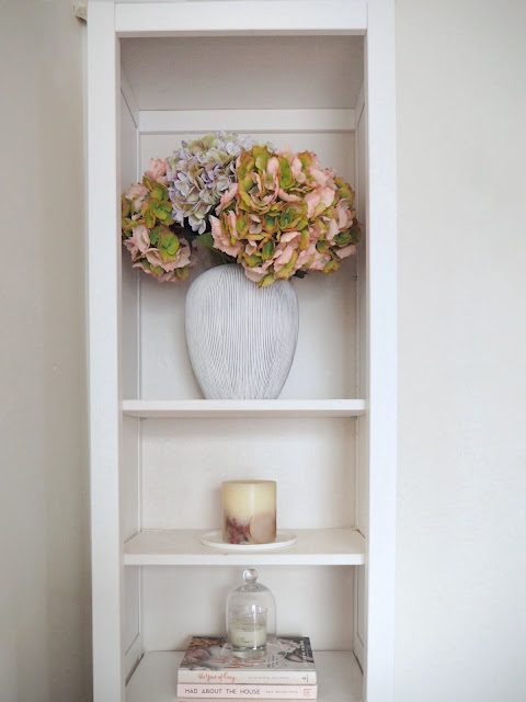 How to style an ikea hemnes bookcase shelf three ways. Home decor styling tips. Greenery and house plants, candles, books and accessories to create styled shelves. 