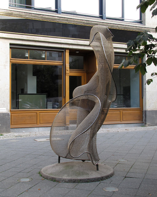 Tanzende Berolina, Dancing Berolina by Axel Anklam, Hausvogteiplatz, Berlin