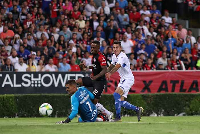 'Cata' Domínguez y Yoshimar Yotún le dan al Cruz Azul su segunda victoria al hilo