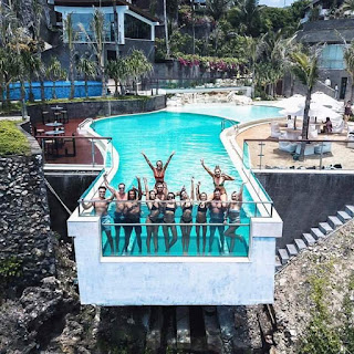 Kolam Renang Ekstrim Di Uluwatu Bali