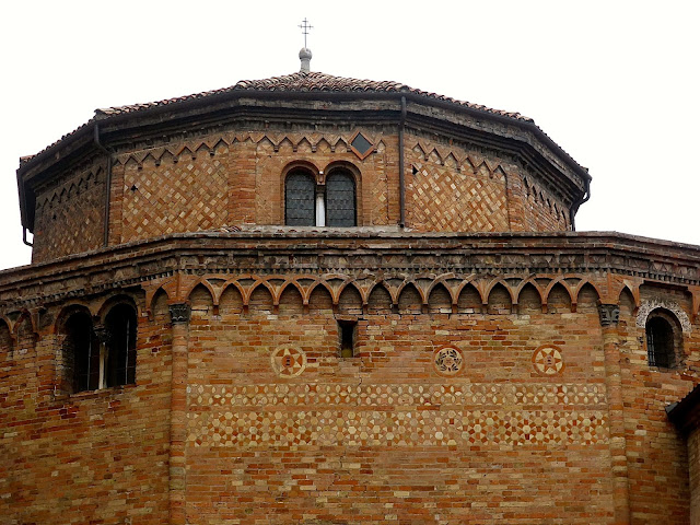 bologna-chiesa-di-santo-stefano-cortile-di-pilato