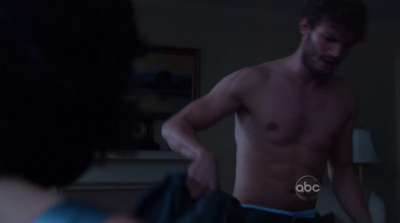 Jamie Dornan Shirtless in Once upon a Time s1e07