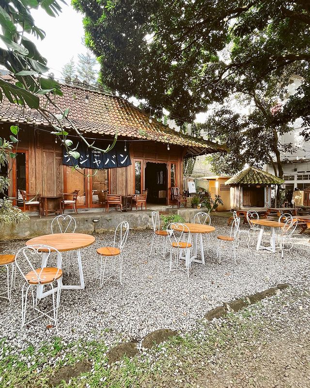 outdoor de javan coffee & eatery bandung