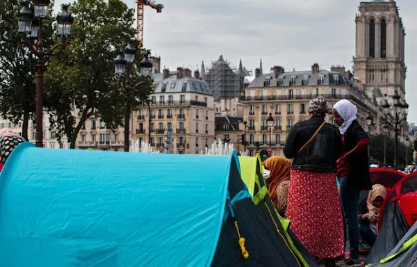 [MIGRANTS] - Paris : Un campement place de la Bastille pour alerter sur le sort des mineurs isolés