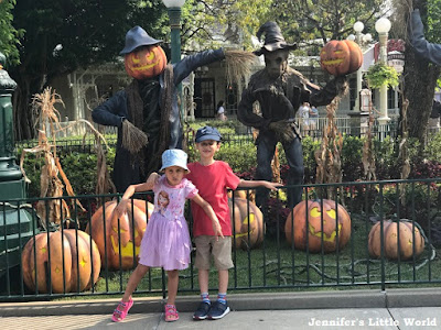 Disneyland Hong Kong Halloween theming